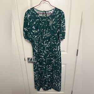 Reitmans New Green and White Floral Midi Dress in size L